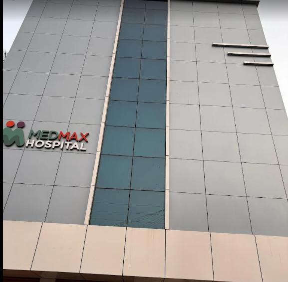 MedMax Hospital building and signage