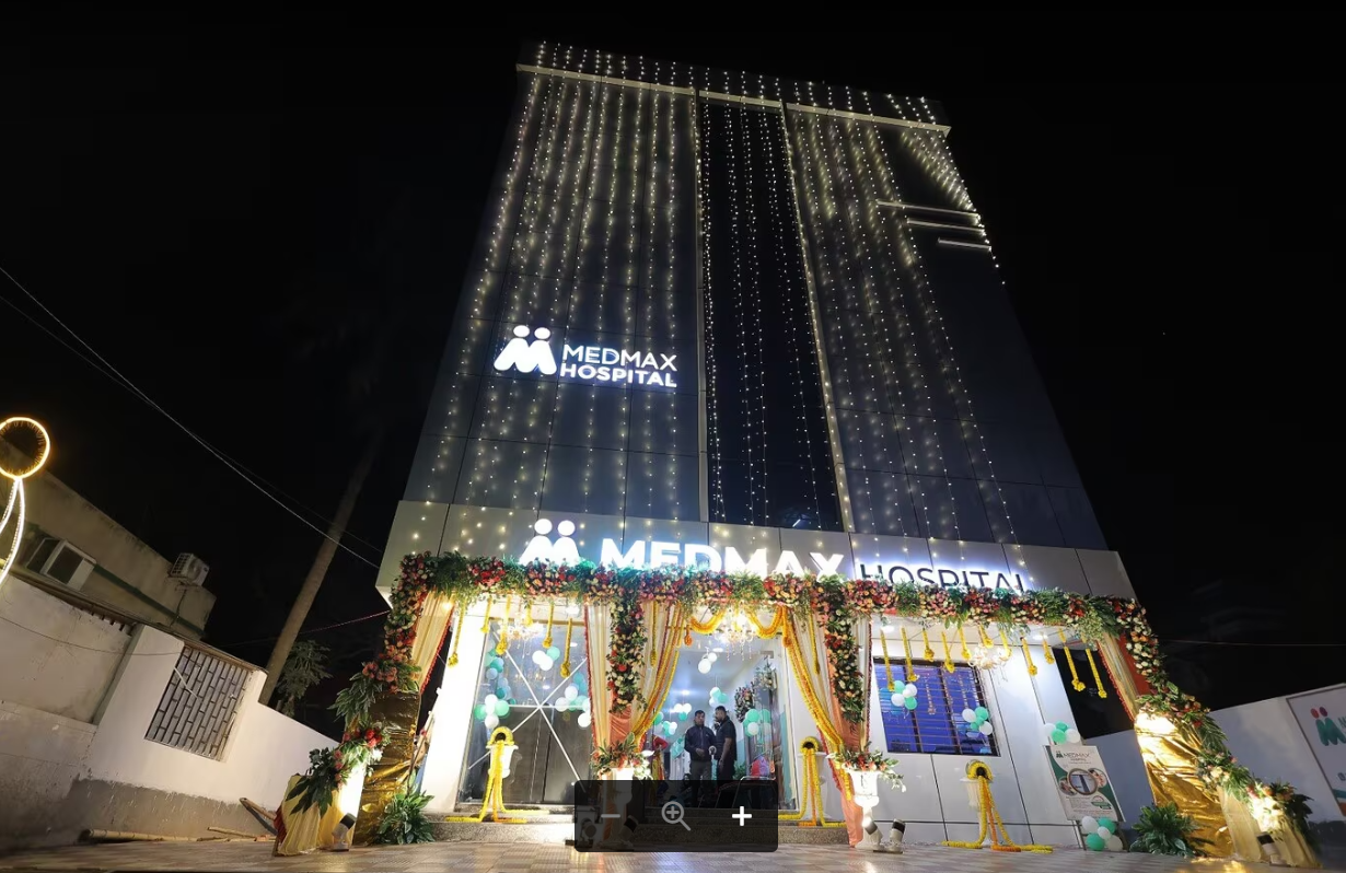 MedMax Hospital at night
