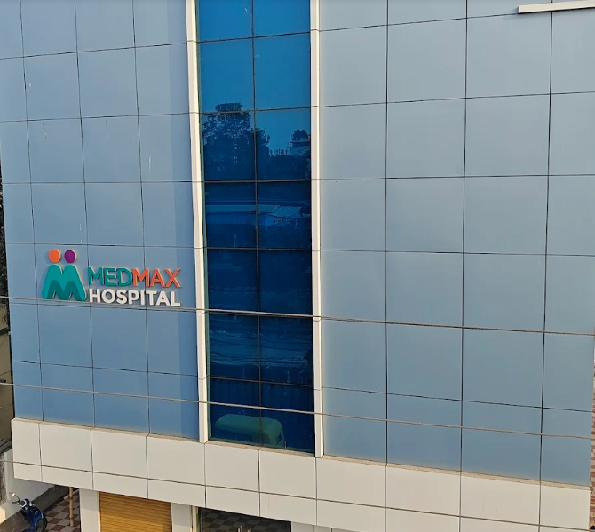 MedMax Hospital exterior